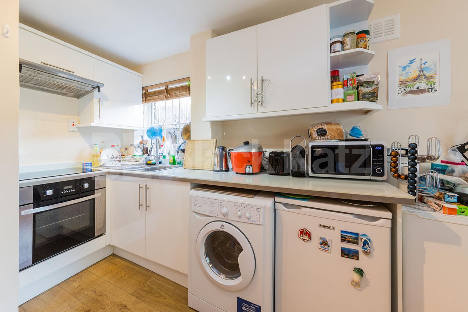modern 1 bedroom property with access to communal gardens Hillmarton Road, Islington / Caledonian Road